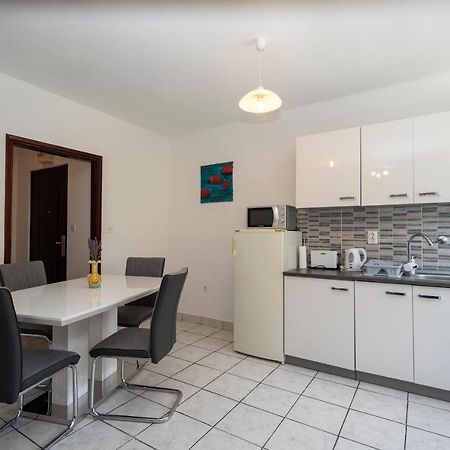Apartman Curcic คนิน ภายนอก รูปภาพ