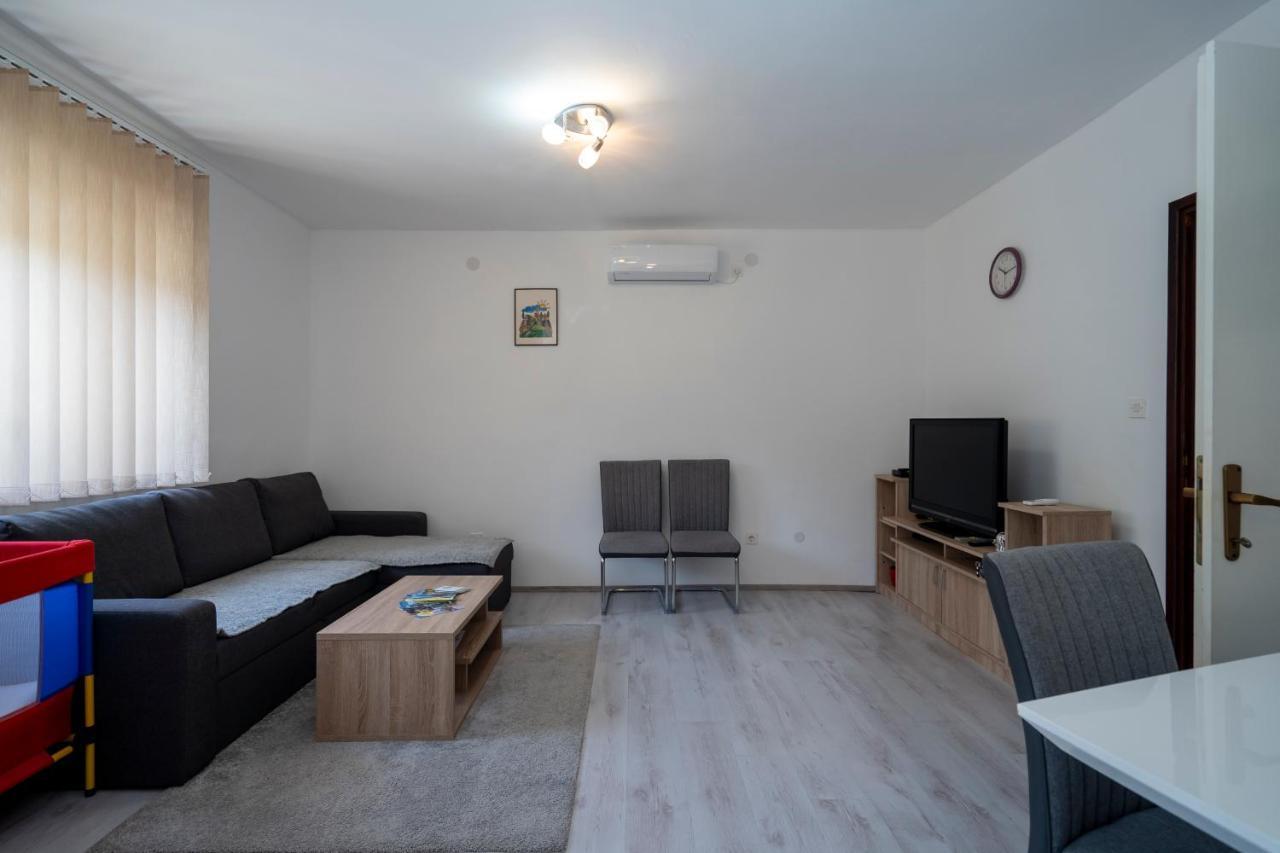 Apartman Curcic คนิน ภายนอก รูปภาพ