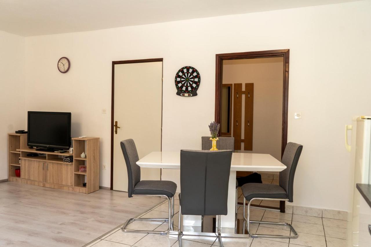 Apartman Curcic คนิน ภายนอก รูปภาพ